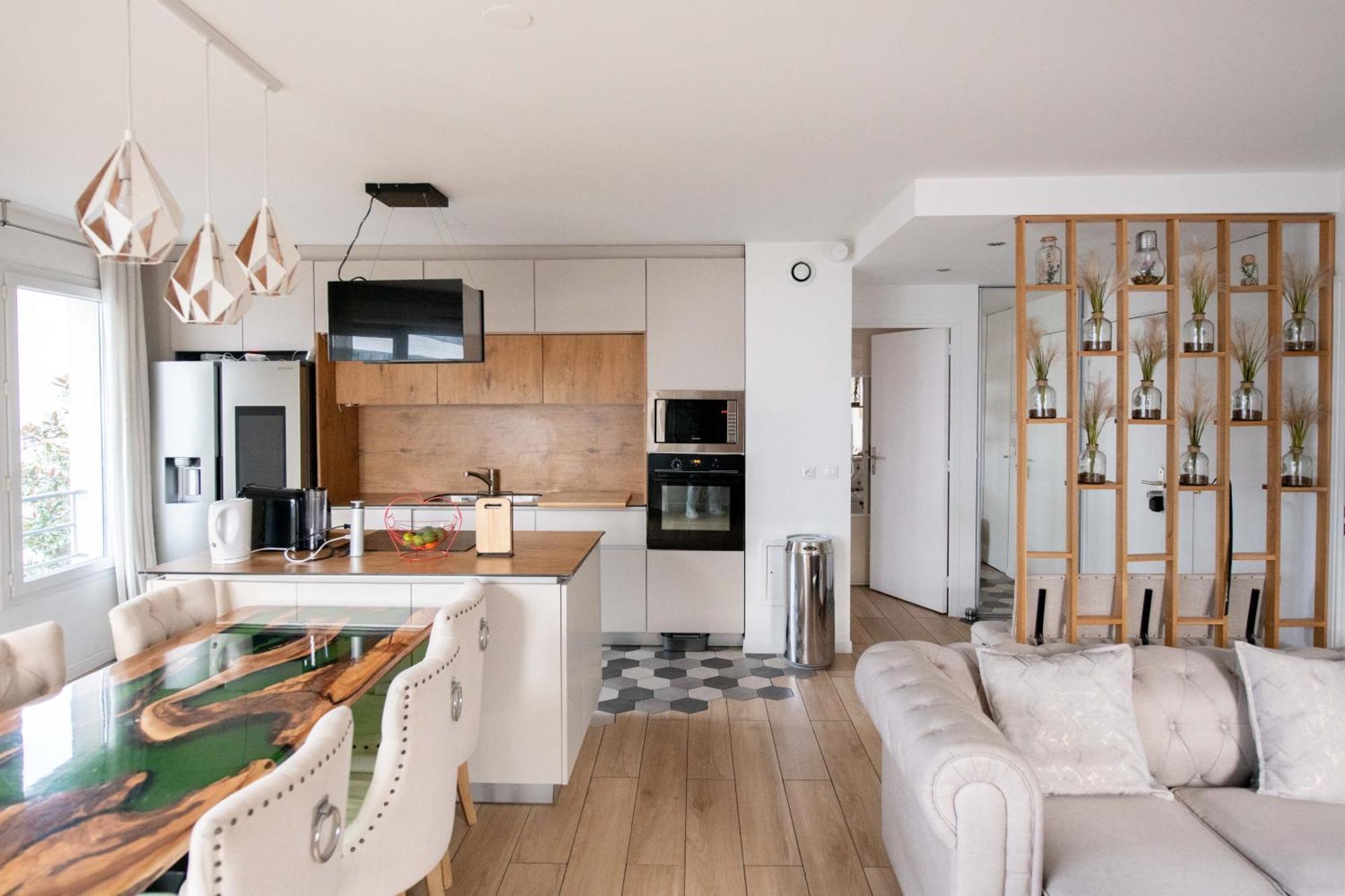 Elise De Roche Equipe Balcon Parking Rer B Apartment Le Bourget Exterior photo