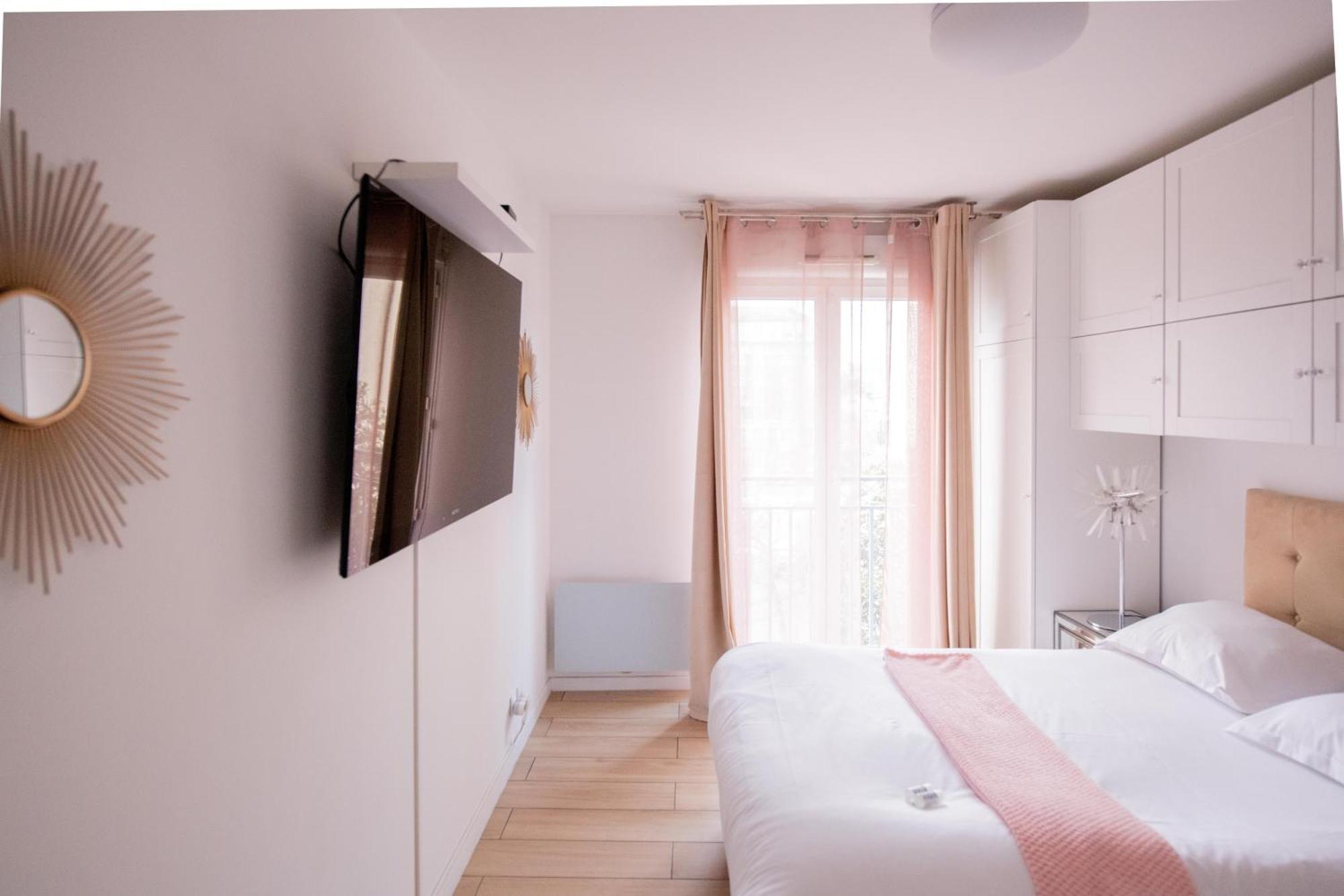 Elise De Roche Equipe Balcon Parking Rer B Apartment Le Bourget Exterior photo