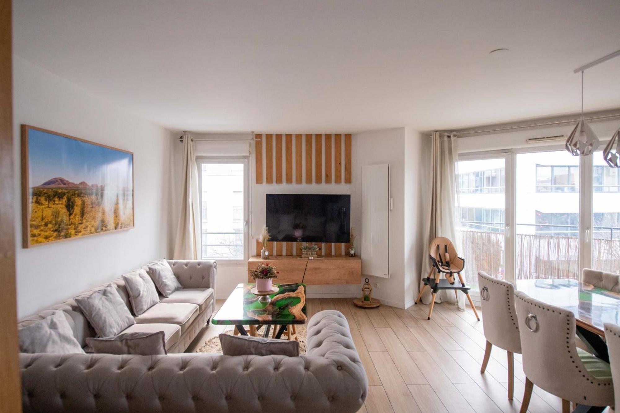 Elise De Roche Equipe Balcon Parking Rer B Apartment Le Bourget Exterior photo