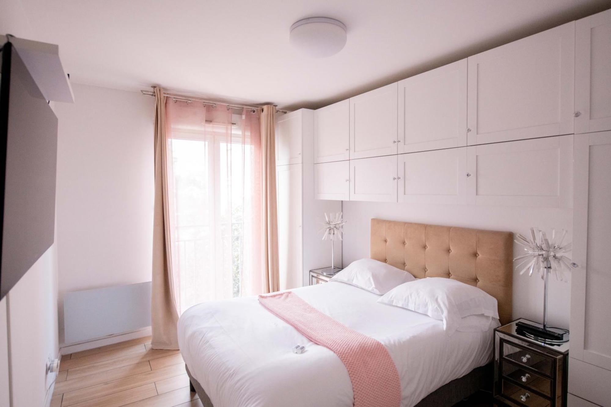 Elise De Roche Equipe Balcon Parking Rer B Apartment Le Bourget Exterior photo