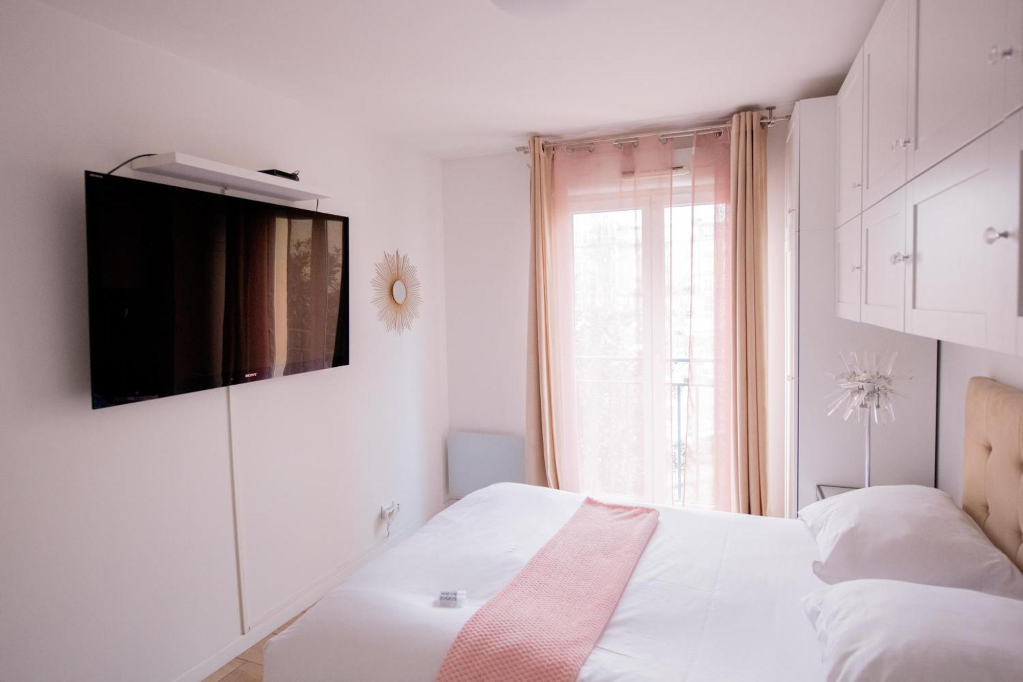 Elise De Roche Equipe Balcon Parking Rer B Apartment Le Bourget Exterior photo