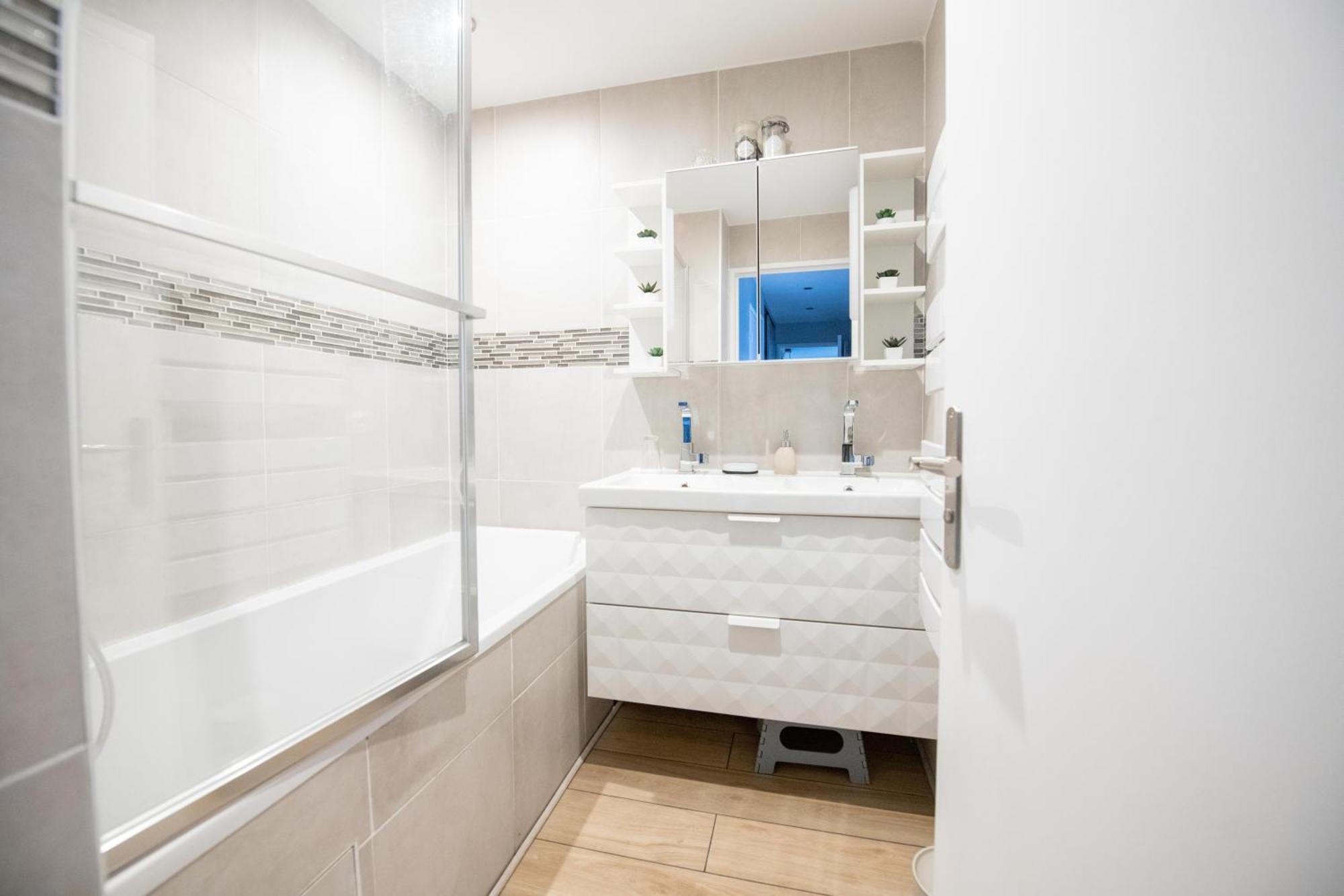 Elise De Roche Equipe Balcon Parking Rer B Apartment Le Bourget Exterior photo
