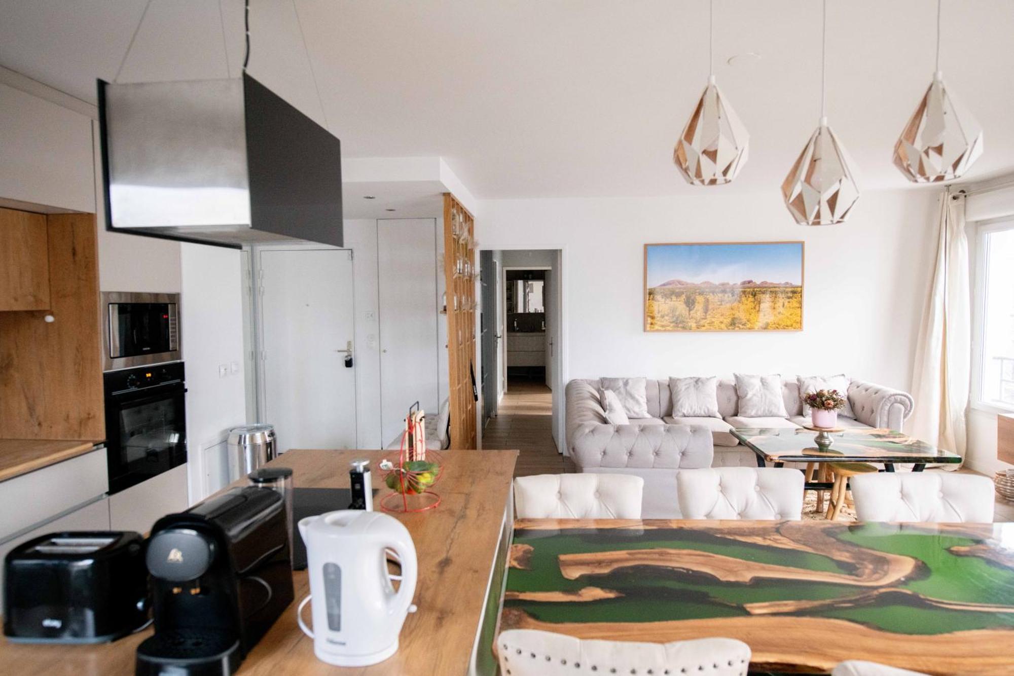 Elise De Roche Equipe Balcon Parking Rer B Apartment Le Bourget Exterior photo