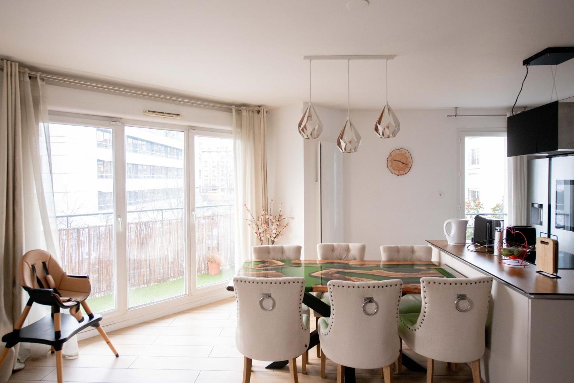 Elise De Roche Equipe Balcon Parking Rer B Apartment Le Bourget Exterior photo